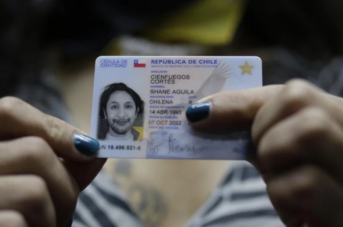 Chile emitió por primera vez una cédula de identidad no binaria