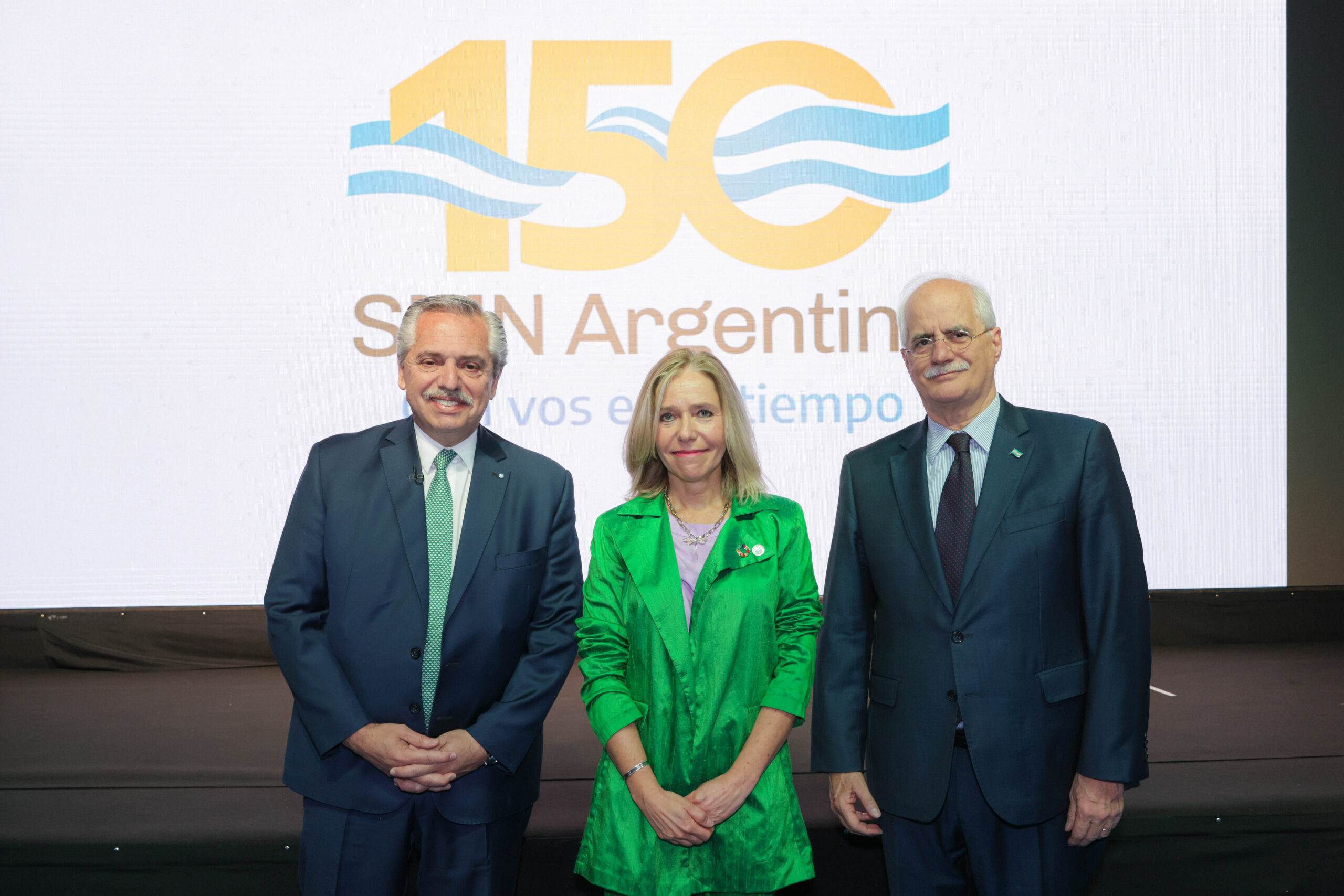 Alberto Fernández, Celeste Saulo, y Jorge Taiana en el acto conmemoración por el 150° aniversario del Servicio Meteorológico Nacional