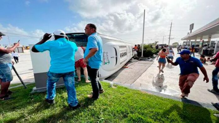 colectivo que volcó en Punta Cana