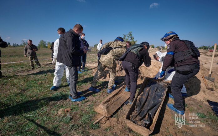 Encontraron una segunda fosa de cadáveres en Ucrania