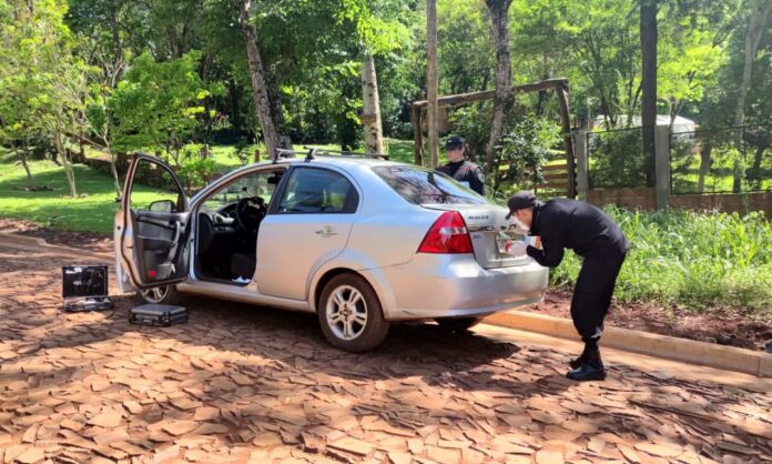 automóvil robado en un asalto en Puerto Iguazú