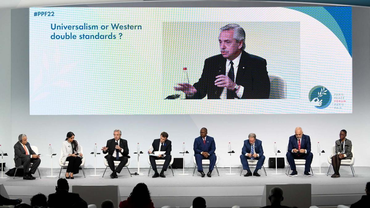 Alberto Fernández en el Foro de París