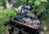 camión cayó al vacío desde un puente