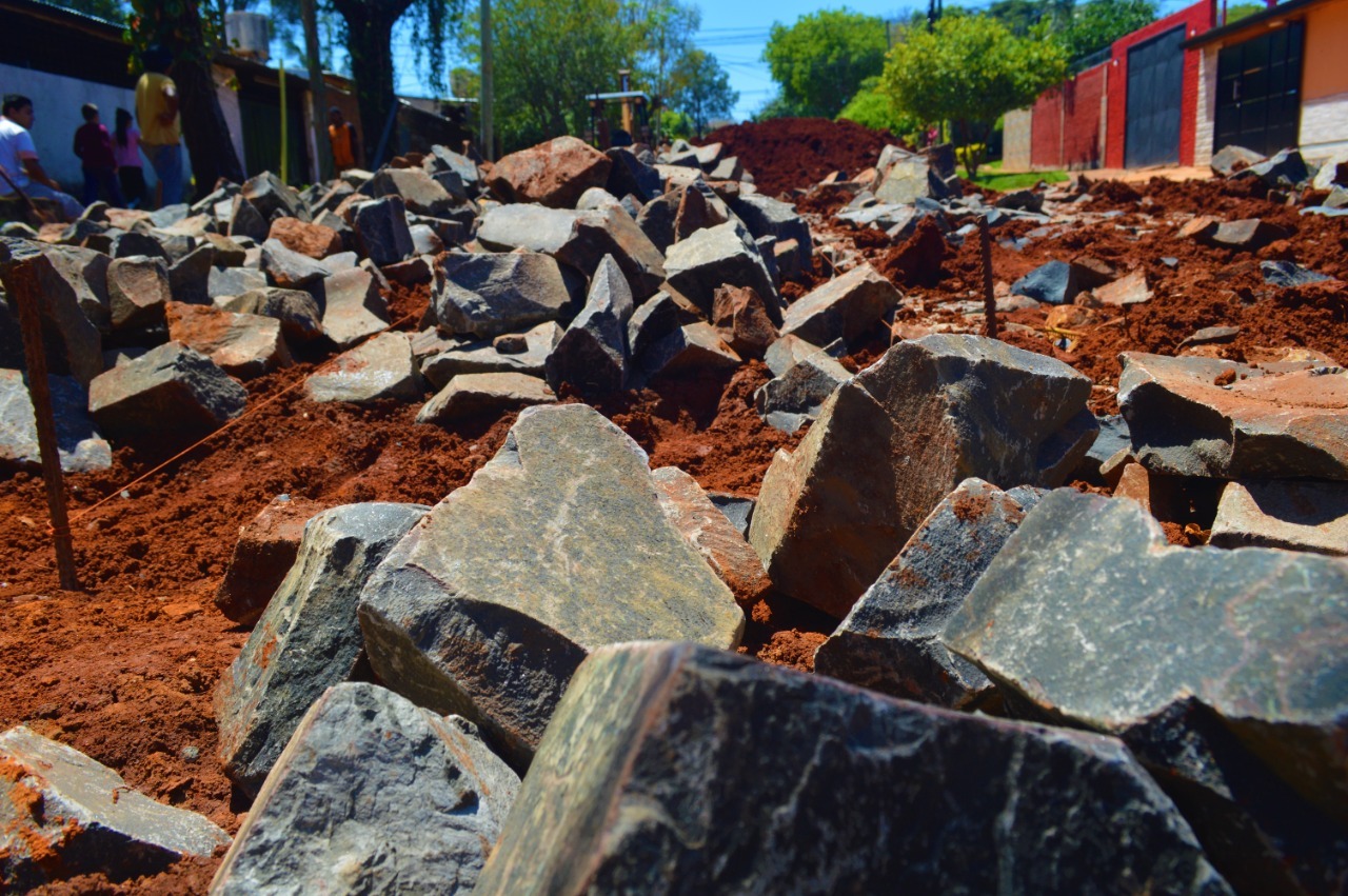 realizan obras de empedrado