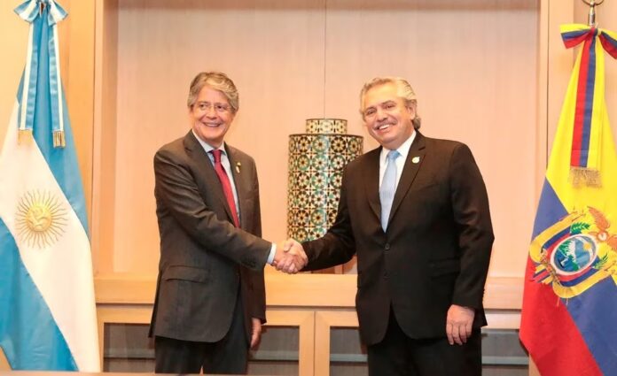 El presidente de Ecuador, Guillermo Lasso, con su par argentino Alberto Fernández