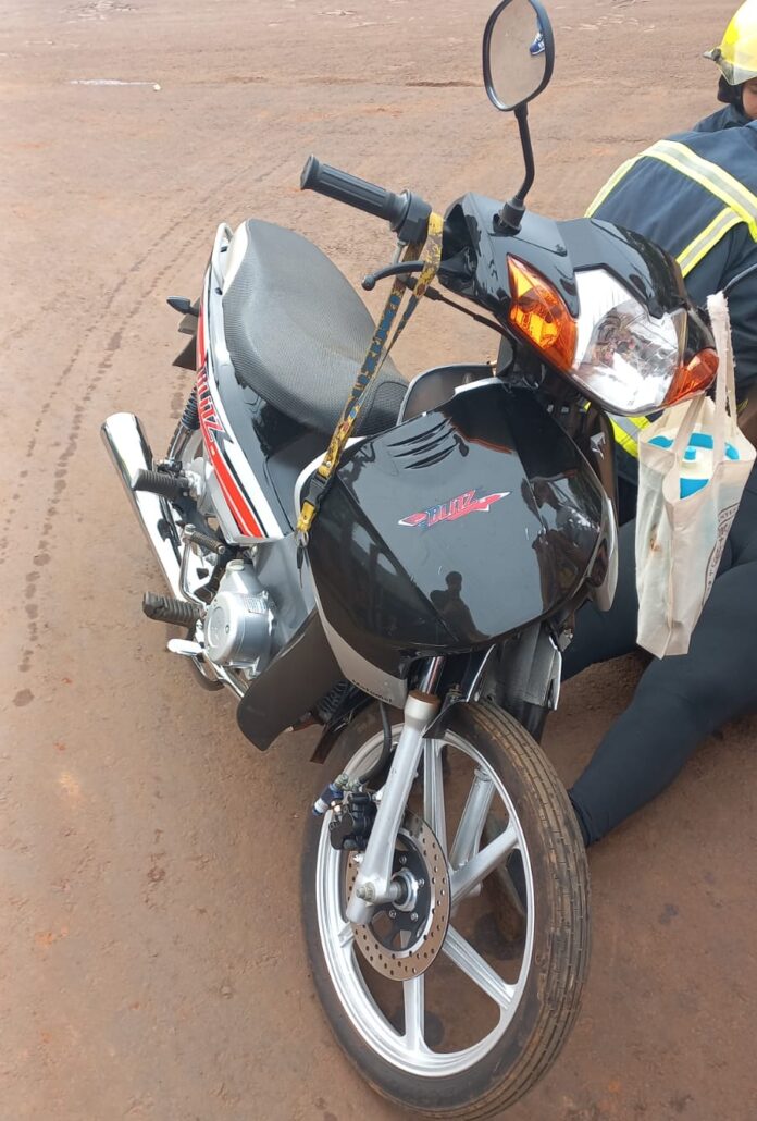 choque entre un auto y una moto