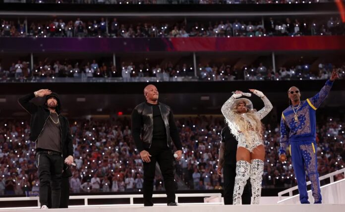 Eminem, Dr. Dre, Snoop Dogg, Mary J. Blige durante el show de medio tiempo del Super Bowl 2022. REUTERS/Mike Segar