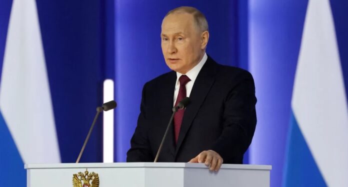 Putin expulsó de Rusia a cientos de funcionarios