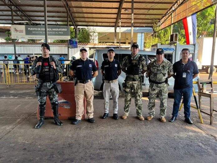 Interpol trabaja con la policía paraguaya en Encarnación.