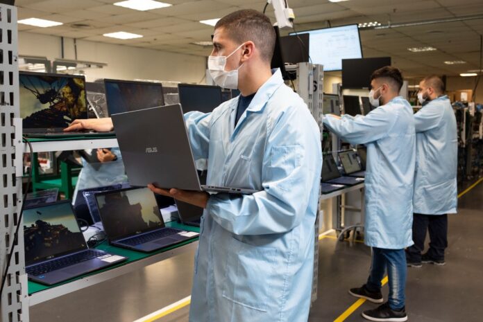 producción nacional de notebooks ASUS