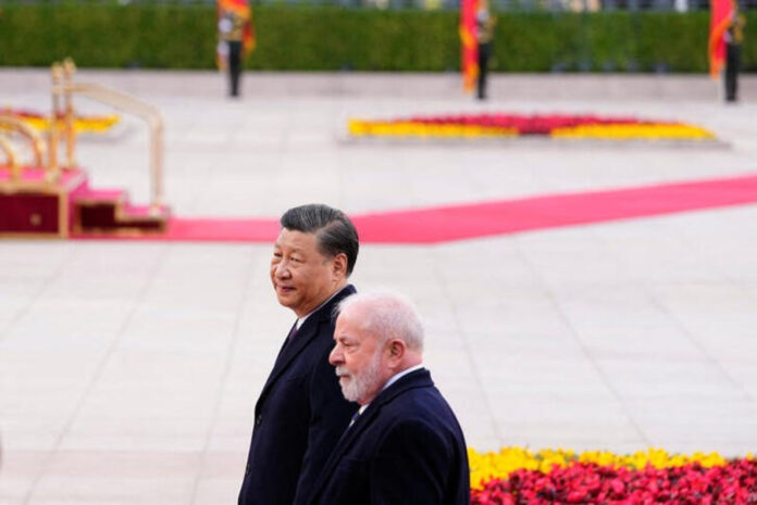 Lula visita China.