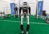 Robot creado en EEUU juega al fútbol.