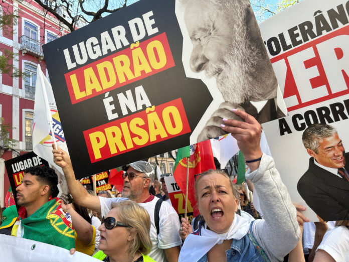 Manifestaciones en contra y favor en las calles de Portugal.