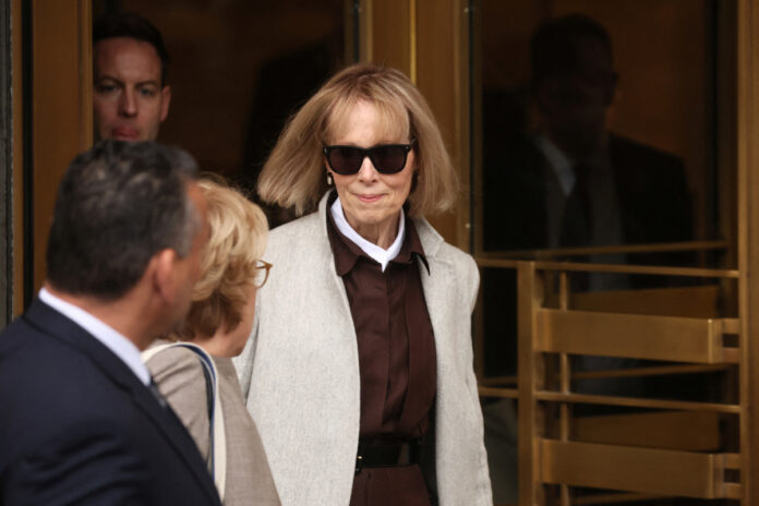 La mujer acusa al expresidente de mentir y engañar.
