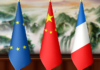 Banderas de la Unión Europea (UE), China, y Francia