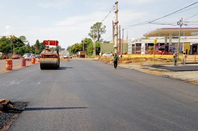 media calzada en avenida 147 casi Quaranta Travesía urbana