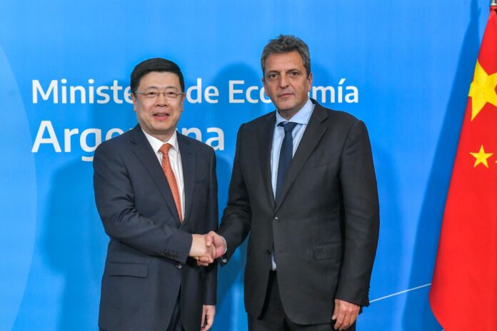 El Gobierno nacional acordó con China pagar importaciones con yuanes