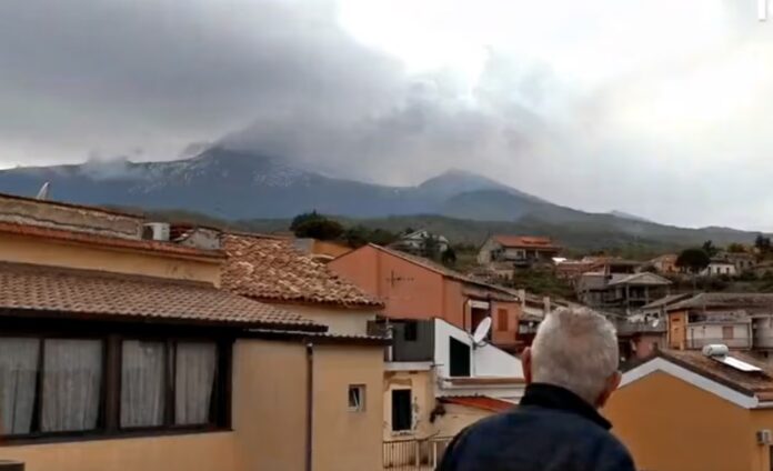 Alerta en Italia por erupción en el volcán Etna
