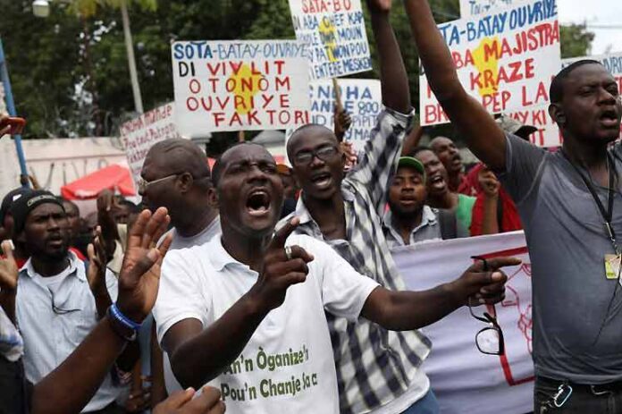 Los estudiantes se movilizaron en varias localidades del interior del país para exigir maestros en las aulas y reclamar a las autoridades de educación asumir sus responsabilidades. Haití.