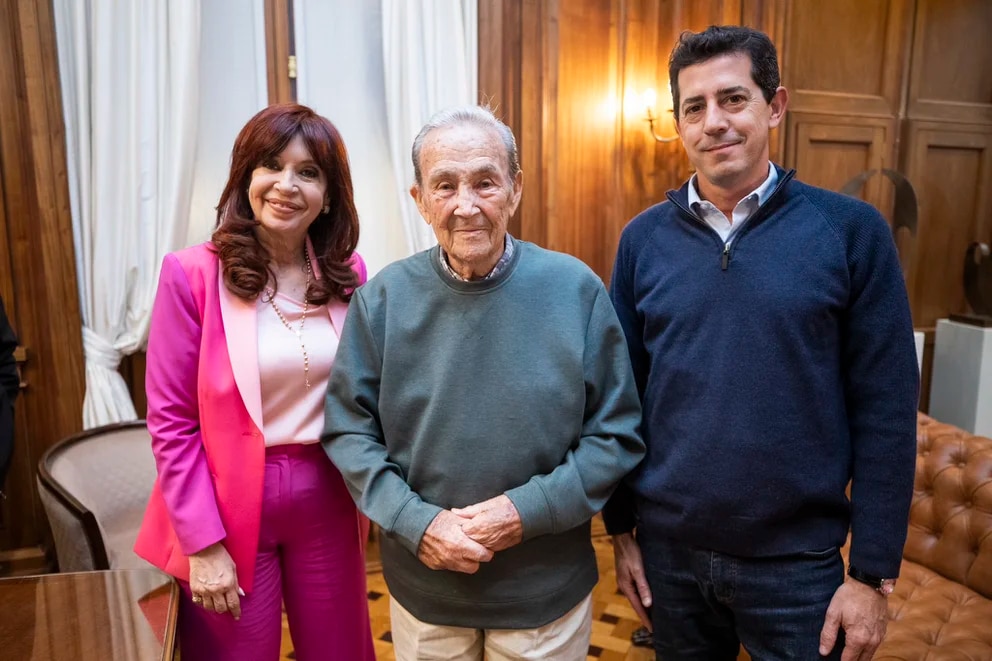 Cristina Kirchner, Wado De Pedro y Juan Carlos Livraga, el “fusilado que vive” de Operación Masacre, sobreviviente de los fusilamientos de José León Suárez.