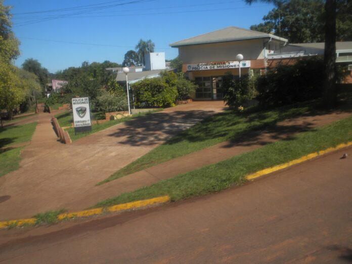 Policía_de_Misiones_-_Comisaría_1ra_-UR-III_Eldorado_(Provincia_de_Misiones,_Argentina) acosador