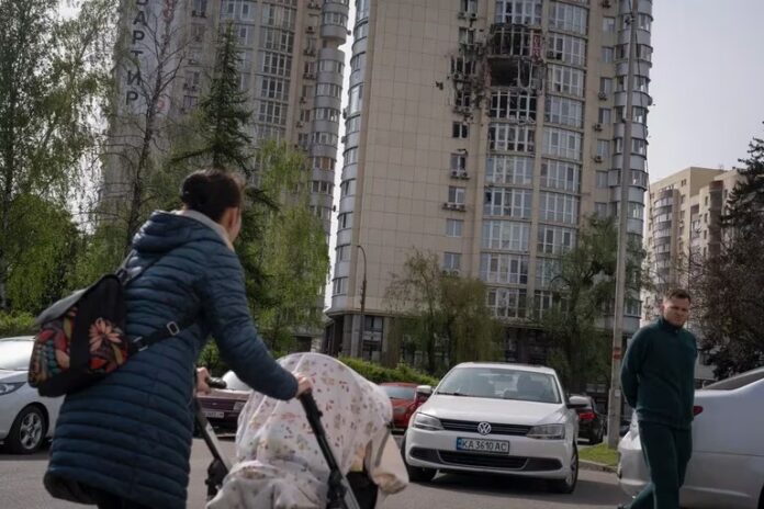 Rusia bombardea kiev