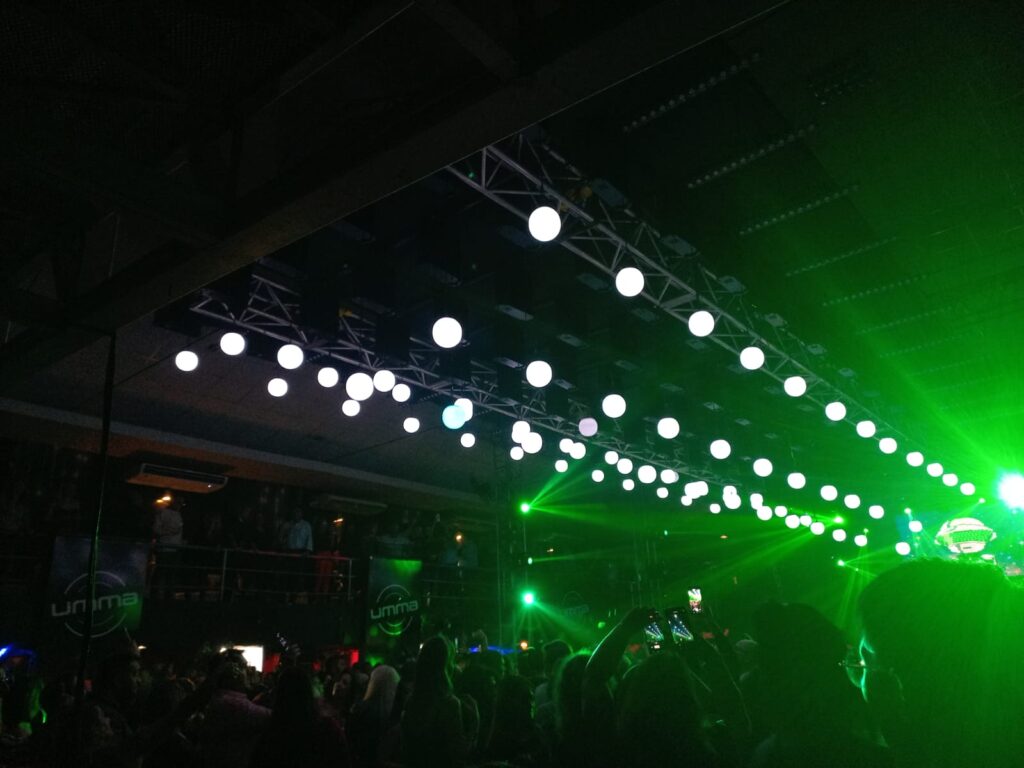 noche retro en UMMA