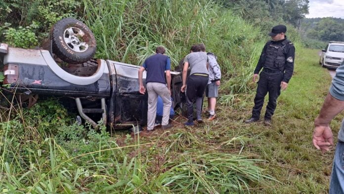 despiste de una camioneta en Caraguatay