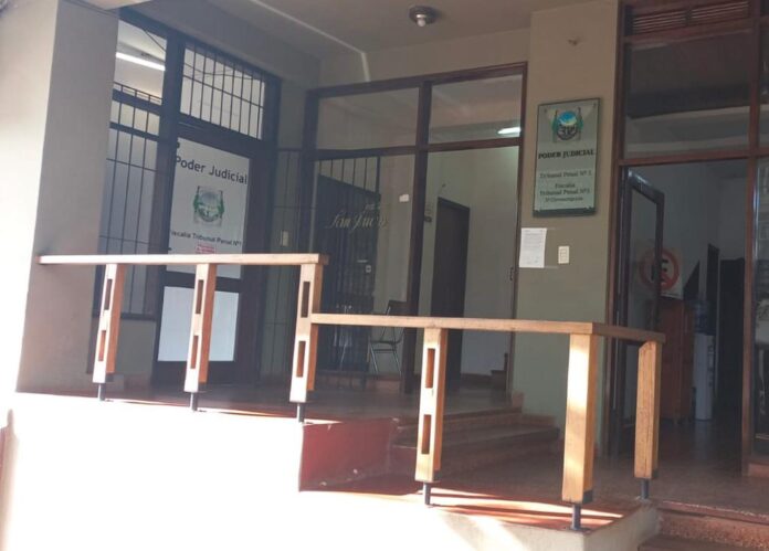 abusar sexualmente a su hijastra menor en Wanda