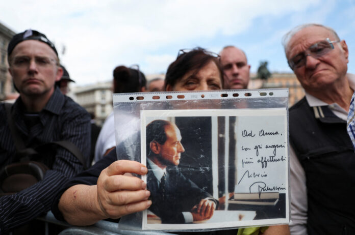 El día de luto y el funeral recrudeció la grieta