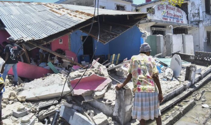 Tras una inundación, un sismo provocó muertos en Haití
