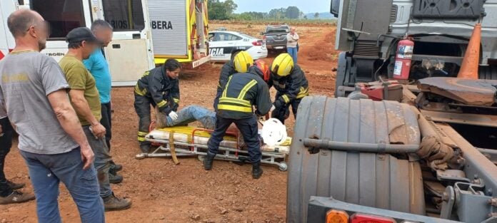 Camionero herido (2) aplastado por la rueda de un camión en Oberá