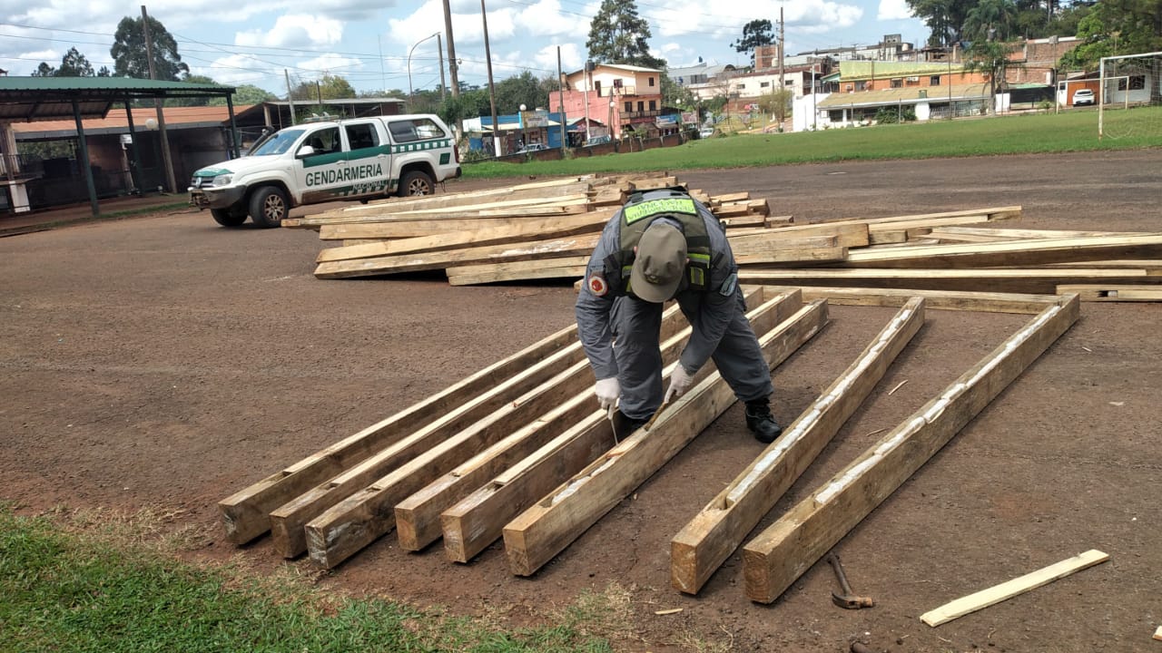 marihuana escondidas en vigas de madera