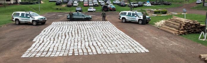 marihuana escondidas en vigas de madera