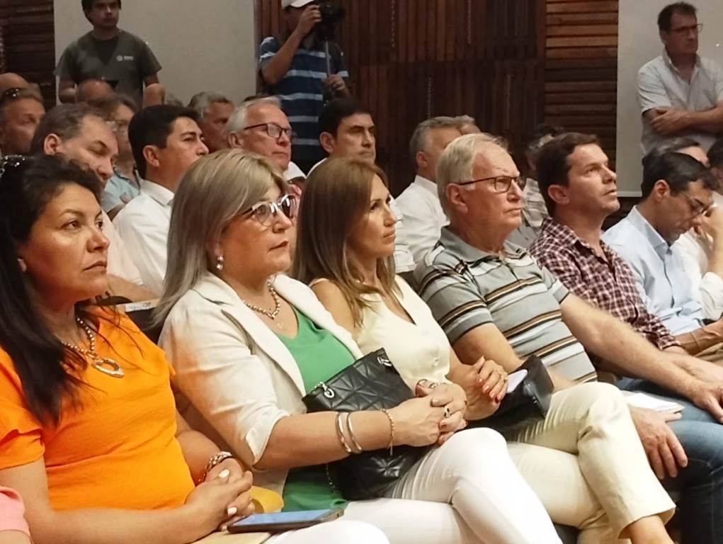 Oscar Herrera Ahuad, pidió a los intendentes redoblar los esfuerzos para respaldar la candidatura de Sergio Massa