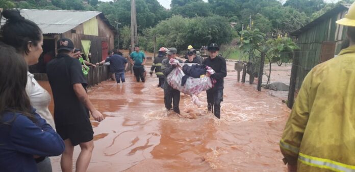 afectados por el desborde del río Uruguay