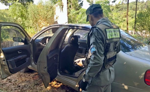 Automóvil con pedido de secuestro embistió control de Gendarmería
