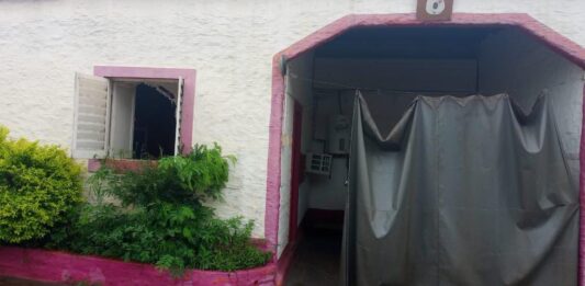 hombre que ingresó con el taxista fallecido al motel