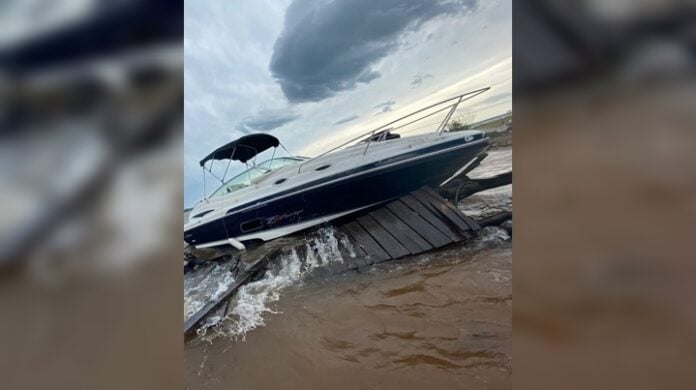 embarcación destruyó un muelle