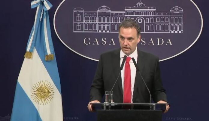 ministerio de capital humano adorni