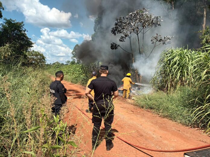 incendio de malezas en Oberá