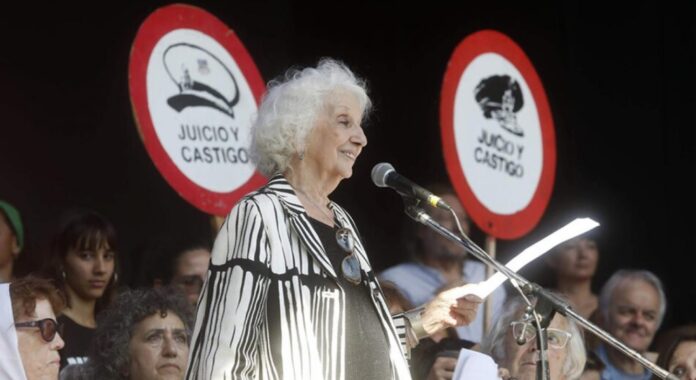 Estela de Carlotto, presidenta de Abuelas de Plaza de Mayo, durante el acto de este domingo.
