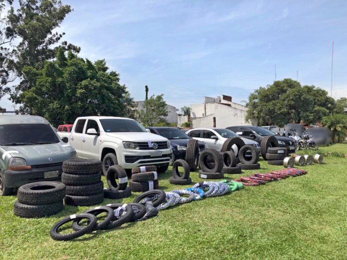 Desbaratan banda criminal dedicada al contrabando y secuestran mercadería ilegal valuada en más de 94 millones de pesos (3)