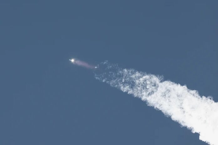La nave espacial Starship de SpaceX despega de la plataforma de lanzamiento en un vuelo de prueba sin tripulación. Foto: REUTERS/Joe Skipper