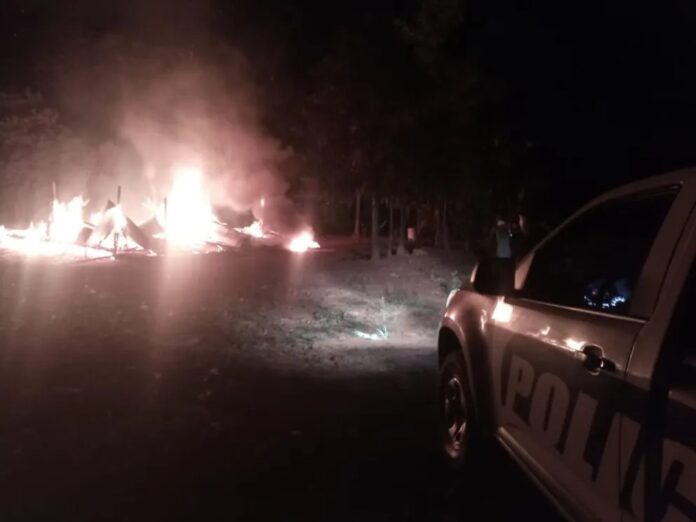 Le prendió fuego la casa a su ex
