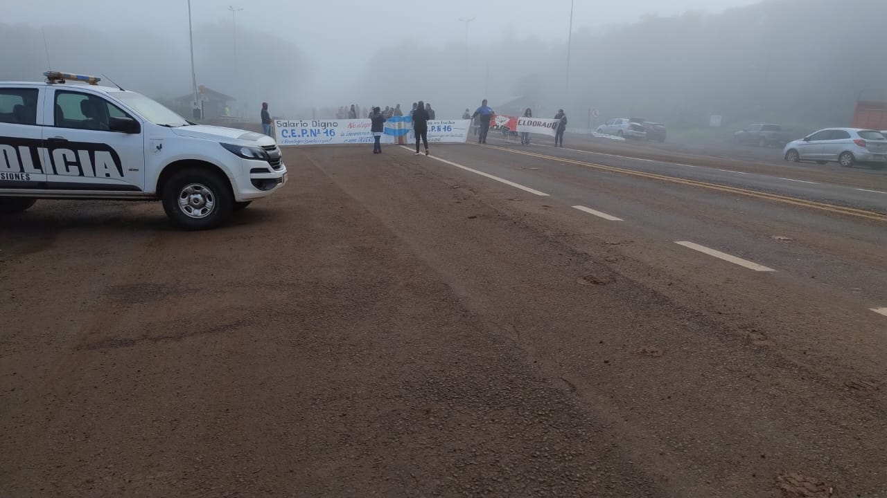 Ruta 12 a la altura del peaje de Colonia Victoria