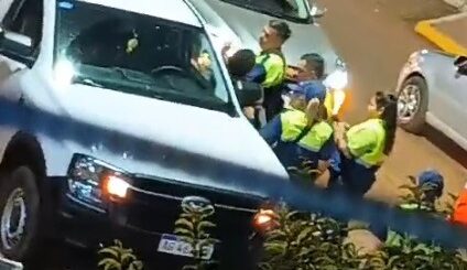terminó a los golpes con los inspectores