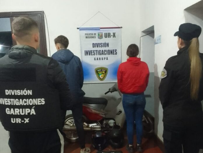 detienen a una pareja Detienen a una joven pareja