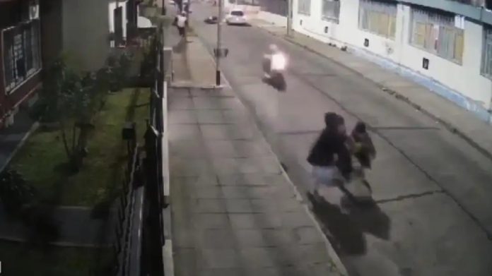 baleado en un tiroteo entre motochorros y un policía