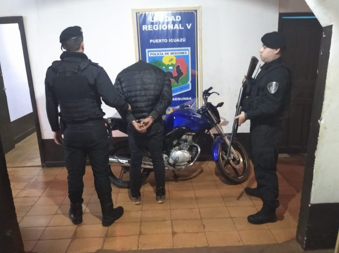 robo de moto a mano armada en Iguazú